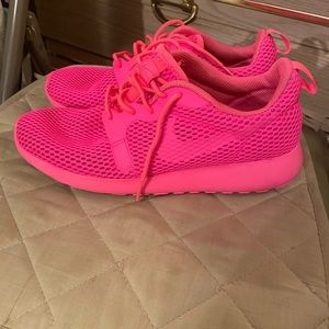 nike bright pink shoes